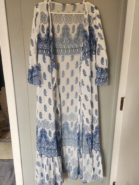 White & Blue Paisley Maxi Duster